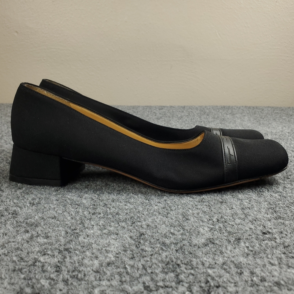 Vintage Salvatore Ferragamo Boutique Block Heel Pumps Size 7 2A Black Cap Toe